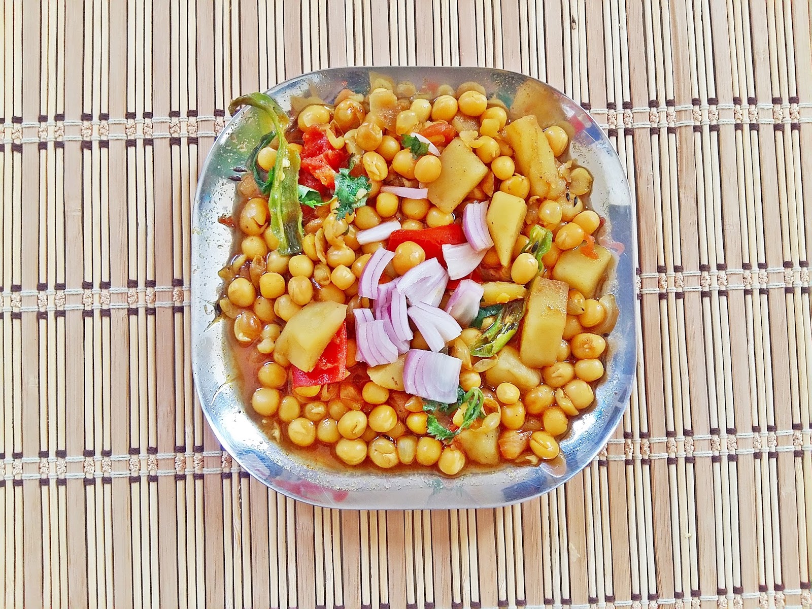 Bengali Ghugni Dried yellow peas curry Baisali's homely kitchen