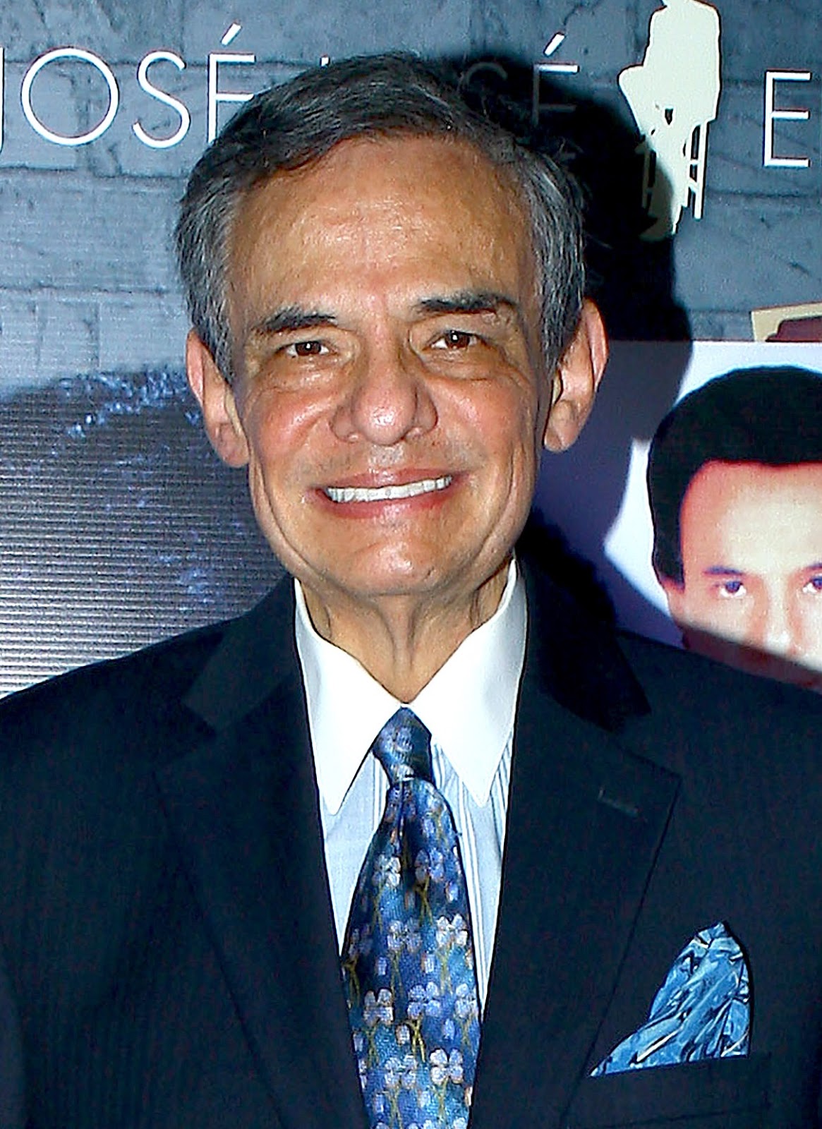 Tumor del cantante José José se redujo y