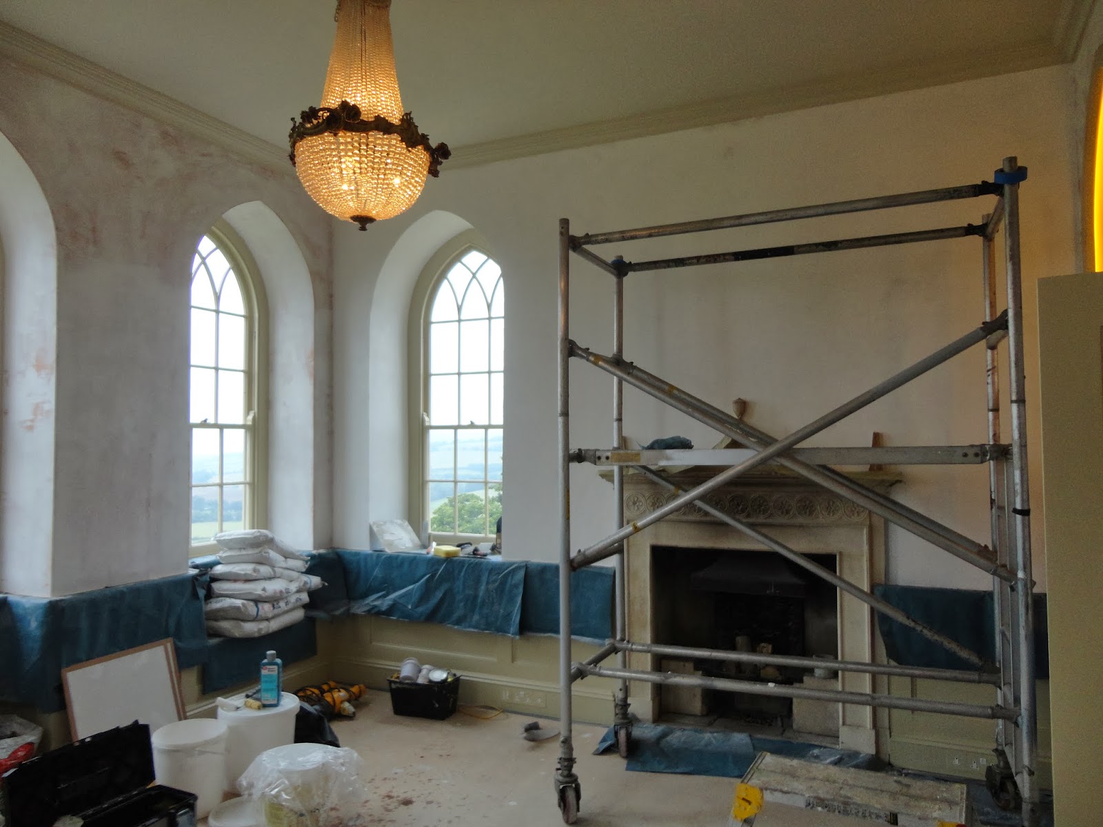 possolans and marble dust Hydrated lime finish over lime wash with