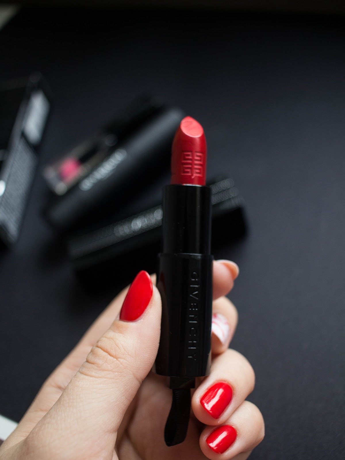 Givenchy-Rouge-Interdit-midnight-red-czerowna-szminka
