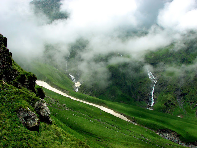  Himachal Pradesh is non bad house for trekking inwards Himalayas Things to practise inwards India: Trekking inwards Himachal