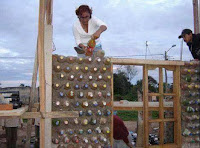 Construcción con botellas de plástico