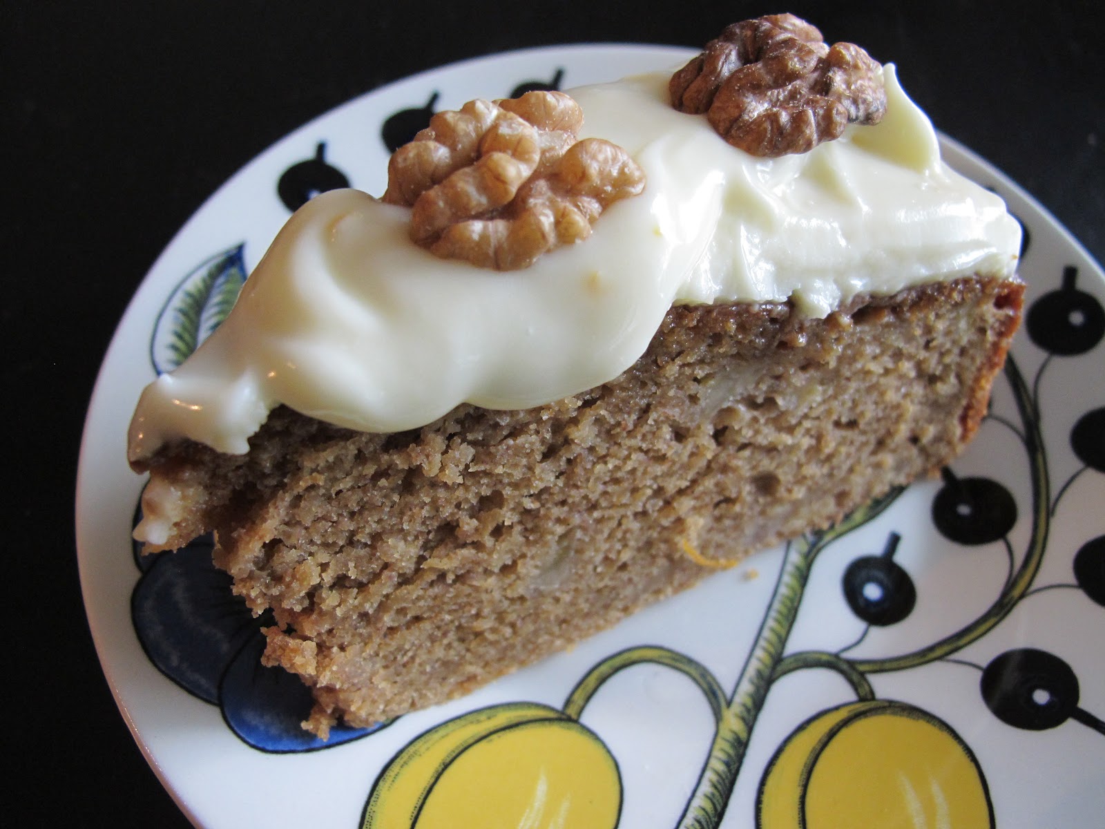 Sota ja kauha Banaanikakku on ystävä