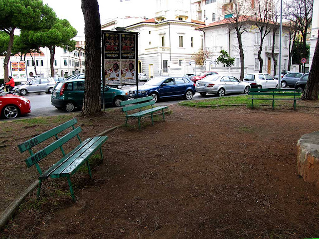 Three benches, Piazza Matteotti, Livorno