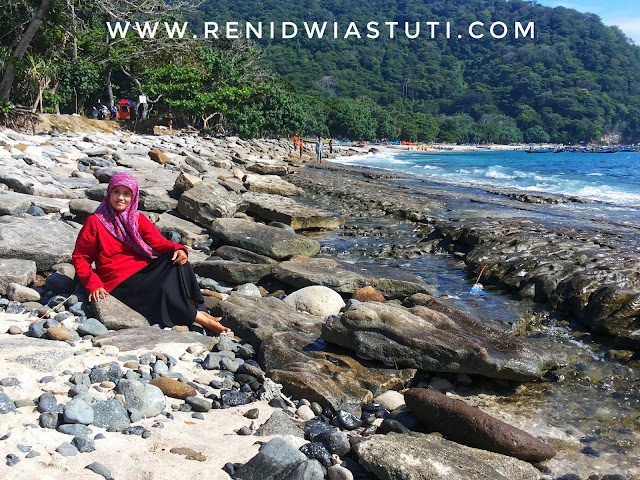 http://renidwiastuti.com/2018/05/tanjung-papuma-pantai-cantik-nan.html