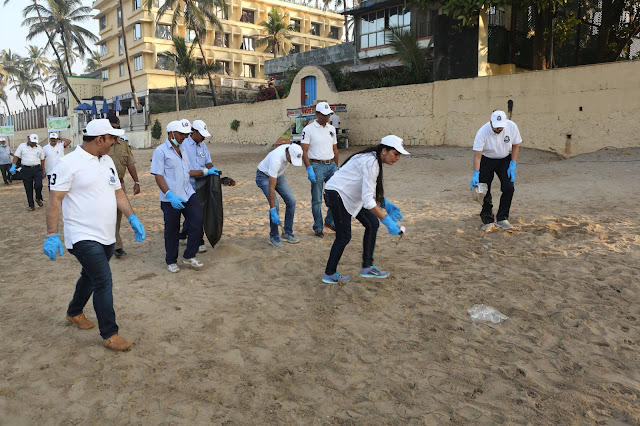Mumbai Service Tax Zone organized "Cleanliness Drive" to clean the Juhu Beach "Swachh Bharat Abhiyan"