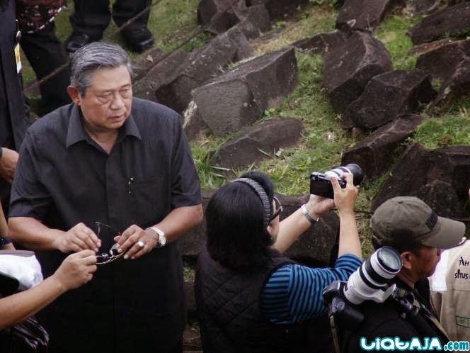 Ibu Any Yudhoyono dan kameranya | liataja.com