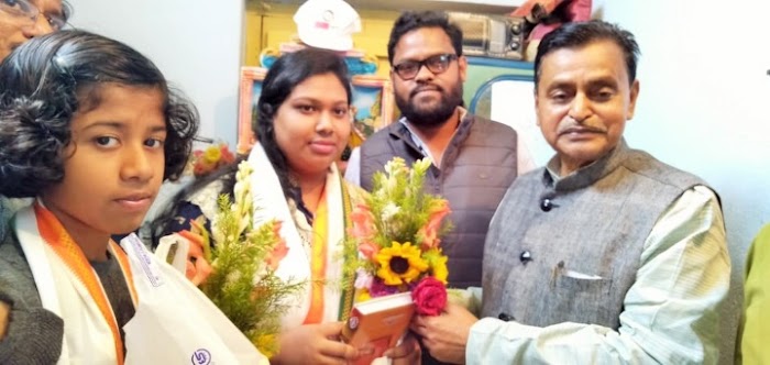 সেনাদের ছবি এঁকে সর্বভারতীয় অংকন প্রতিযোগিতায় প্রথম কালনার অঙ্কনা