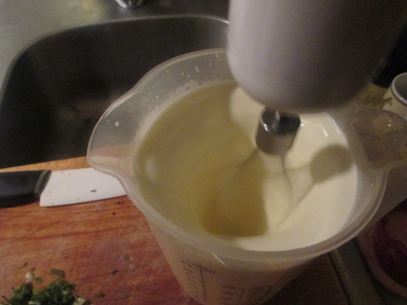 Kräuterbutter aus Sahne – selbst gerührt – glatzkoch.de