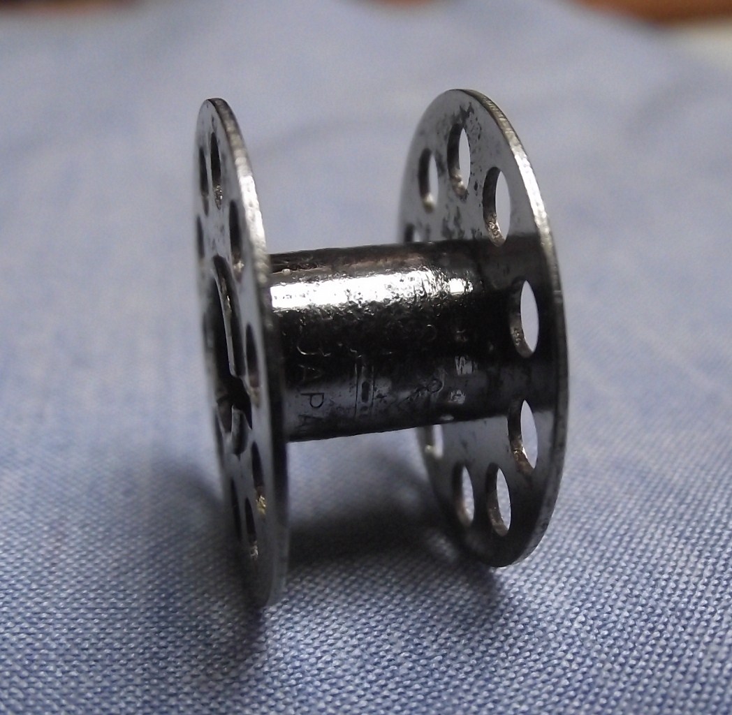 Lizzie Lenard Vintage Sewing: Tuesday's Top Tip - Cleaning a Rusty Bobbin