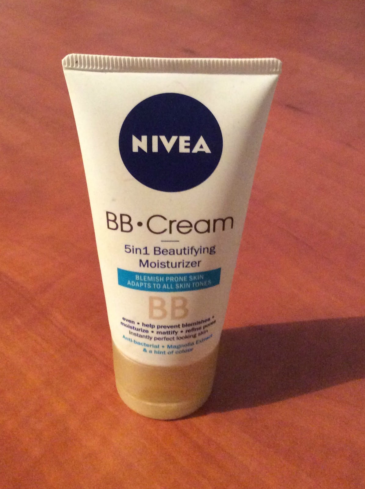 NIVEA BB Cream 5 in 1 Beautifying Moisturiser for blemish prone skin