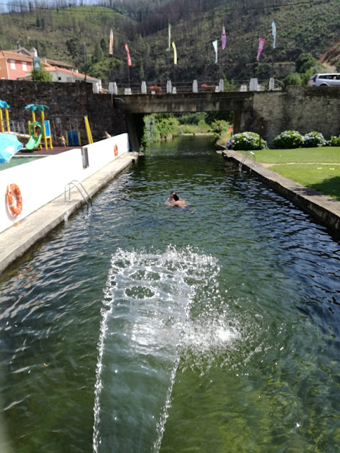 Praia Pessegueiro - Chafariz Direito