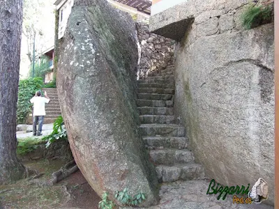 Pedra paralelepípedo para escada de pedra.