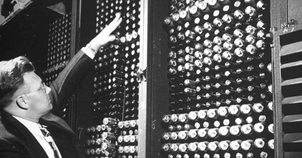 первое поколение ламповые компьютеры. первое поколение эвм элементная база электронная лампа. ). Eniac компьютер 1946 год. первый компьютер эниак 1946.