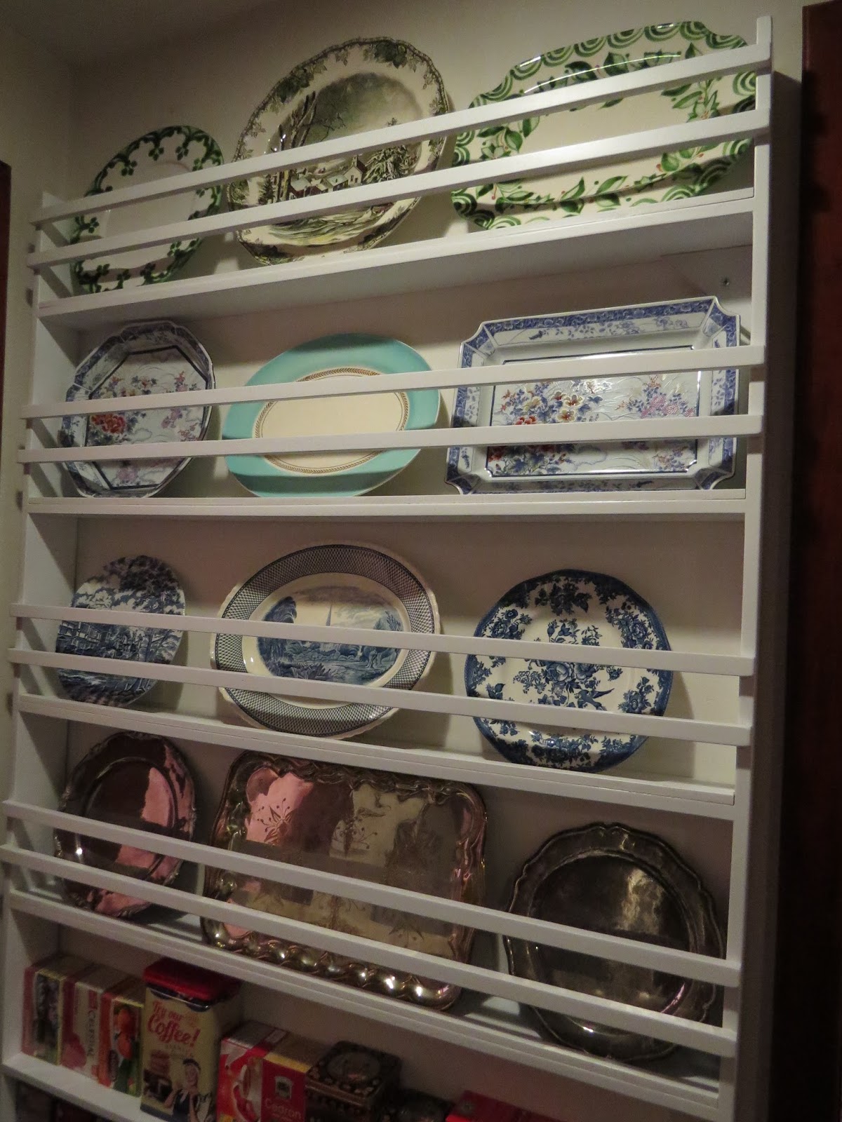 FABBY'S LIVING: My New Wall Plate Rack