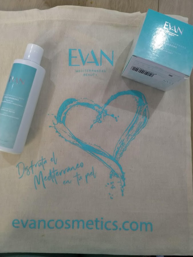 agua desmaquillante y crema Evan Cosmetics