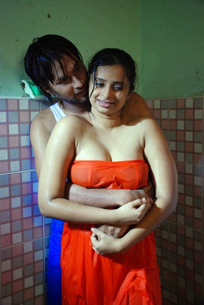 Sexy Meenakshi Kailash Tamil actress boobs press while bathing in Movie Lat...