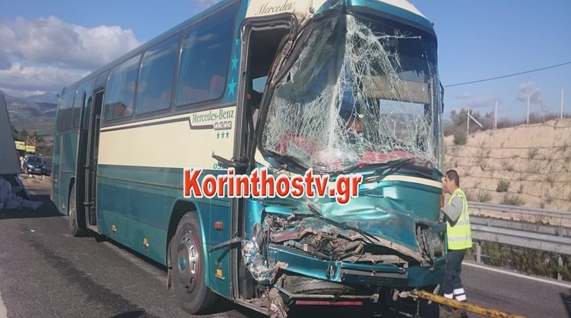 Βίντεο: Τρεις τραυματίες από σύγκρουση λεωφορείου των ΚΤΕΛ με φορτηγό στην Κορίνθου-Τριπόλεως
