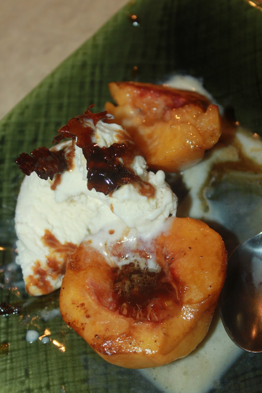 Cooked Peaches With Ice Cream