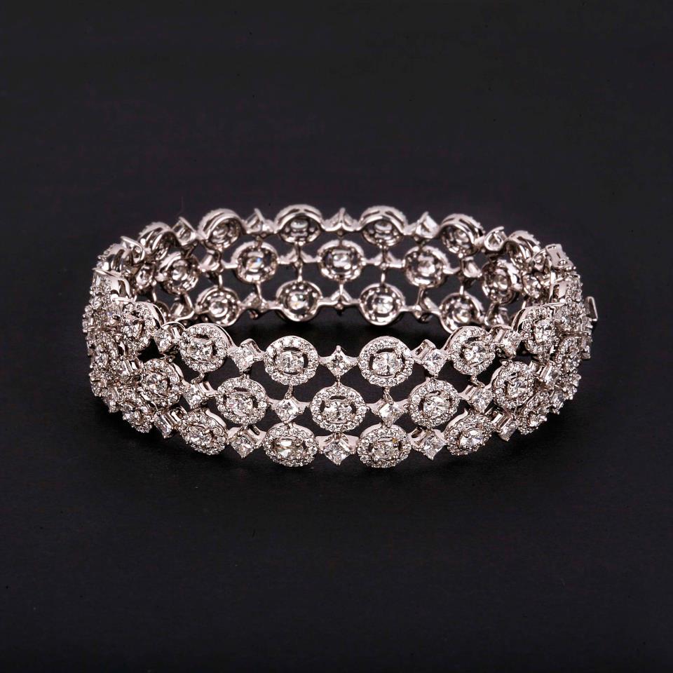 WOMEN'S WORLD DIAMOND AND GOLD BANGLES