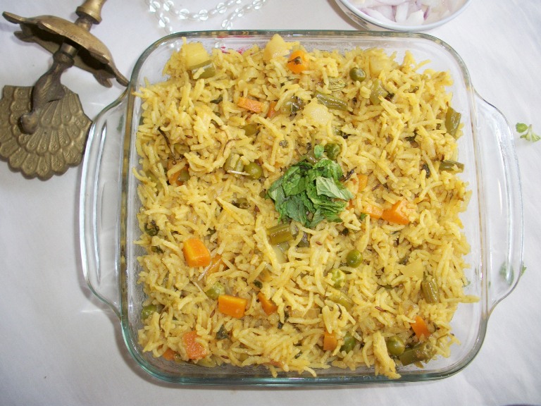 Spicy Vegetable Pilaf Recipe / Vegetable Pulav Recipe Yummy Tummy