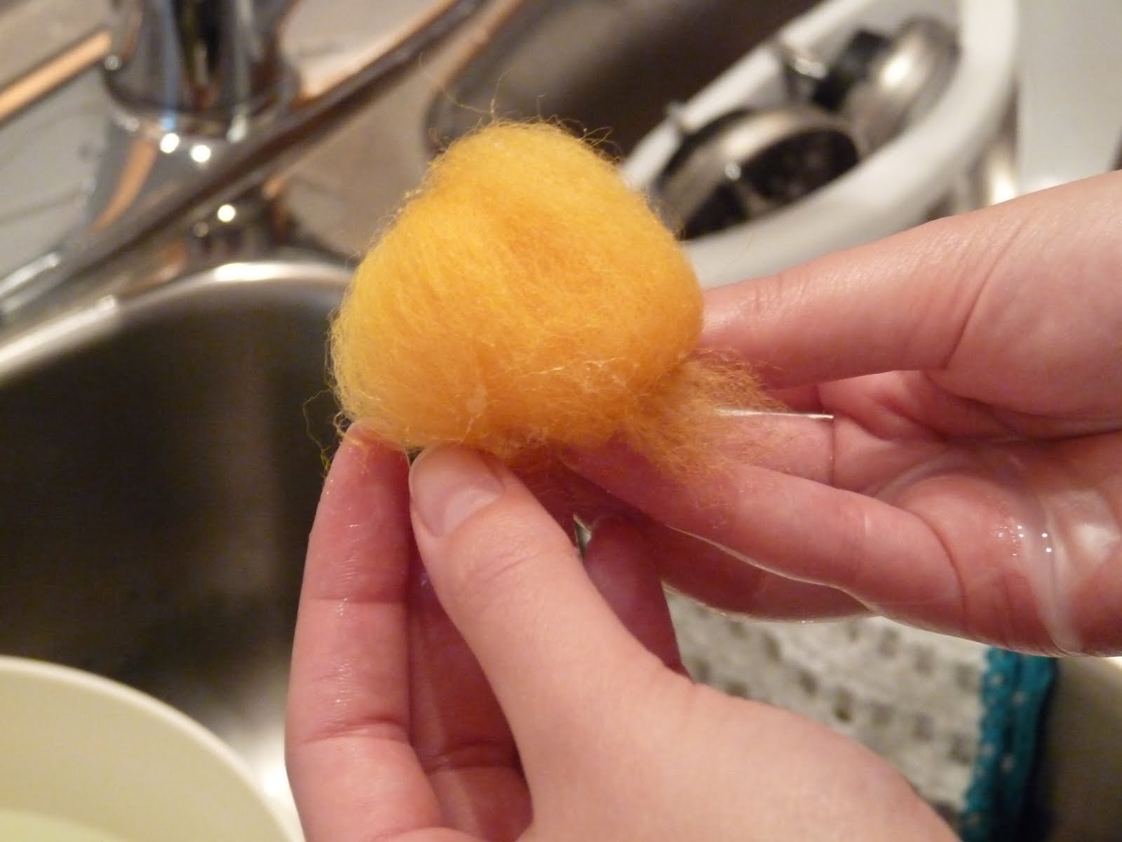 DIY Felted Wool Ball "Billy Buttons" Dans le Lakehouse