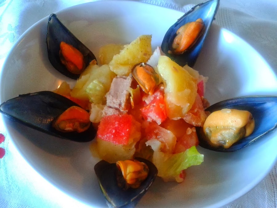 ensalada de patata con mejillones