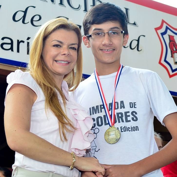 El evento tendrá lugar del 3 al 14 de julio y contará con la participación de más de 600 estudiantes de más 100 países del mundo. El alumno de la Escuela Municipal de Ciudad del Este, Rodrigo Schliiter, viajará mañana viernes 6 a Rumania para participar de la 59ª. edición de la Olimpiada Internacional de Matemáticas.