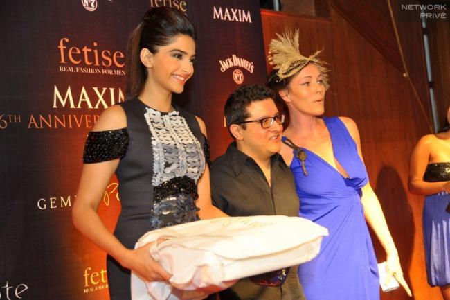 Sonam kapoor at maxim party - Sonam Kapoor at the Maxim anniversary party