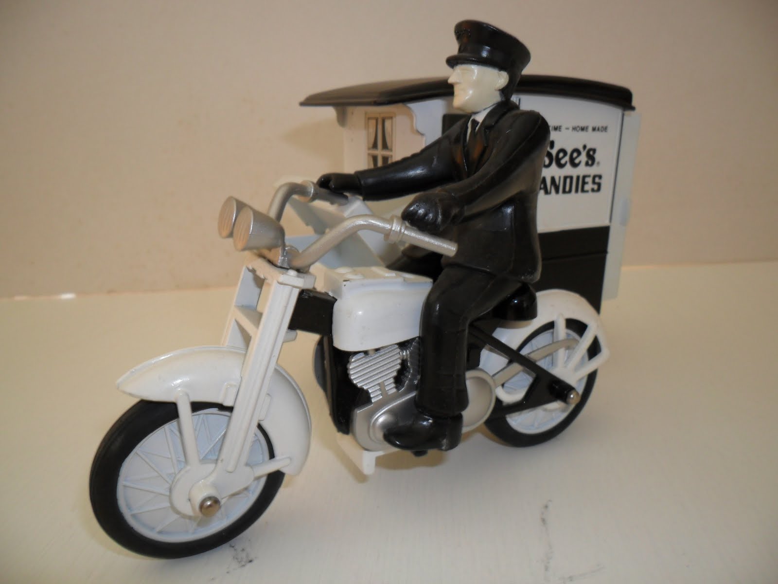 HARLEY DAVIDSON COLLECTIBLES FOR SALE OTHER HD COLLECTIBLES
