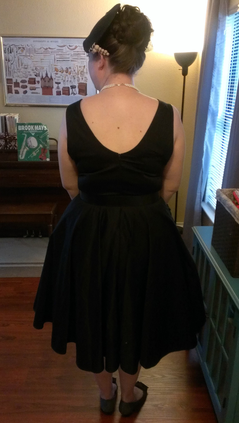 Aux Belles Choses: Little Black Concert Dress (Butterick 5748)
