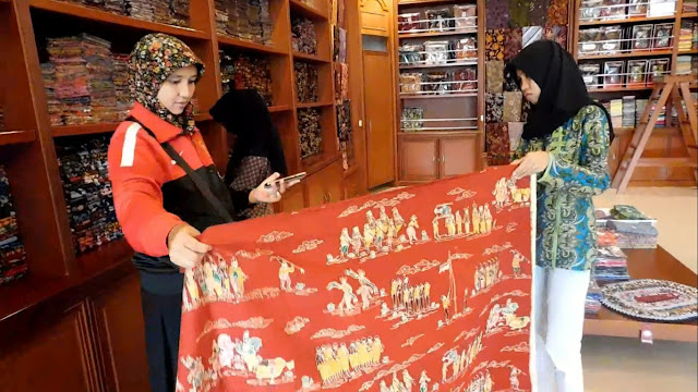 Industri Batik Gak Mau Kalah Memperingati HUT RI-71, Inilah Batik Khusus Untuk Memeriahkannya Industri Batik Gak Mau Kalah Memperingati HUT RI-71, Inilah Batik Khusus Untuk Memeriahkannya