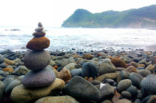 Pantai Watu Bale Kebumen - Spot Selfie Tepi Pantai