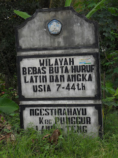 Plakat Semen di Kecamatan Punggur