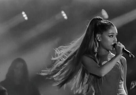 Arti lirik lagu Ariana Grande Break Free dan Terjemahan - Ngartiin