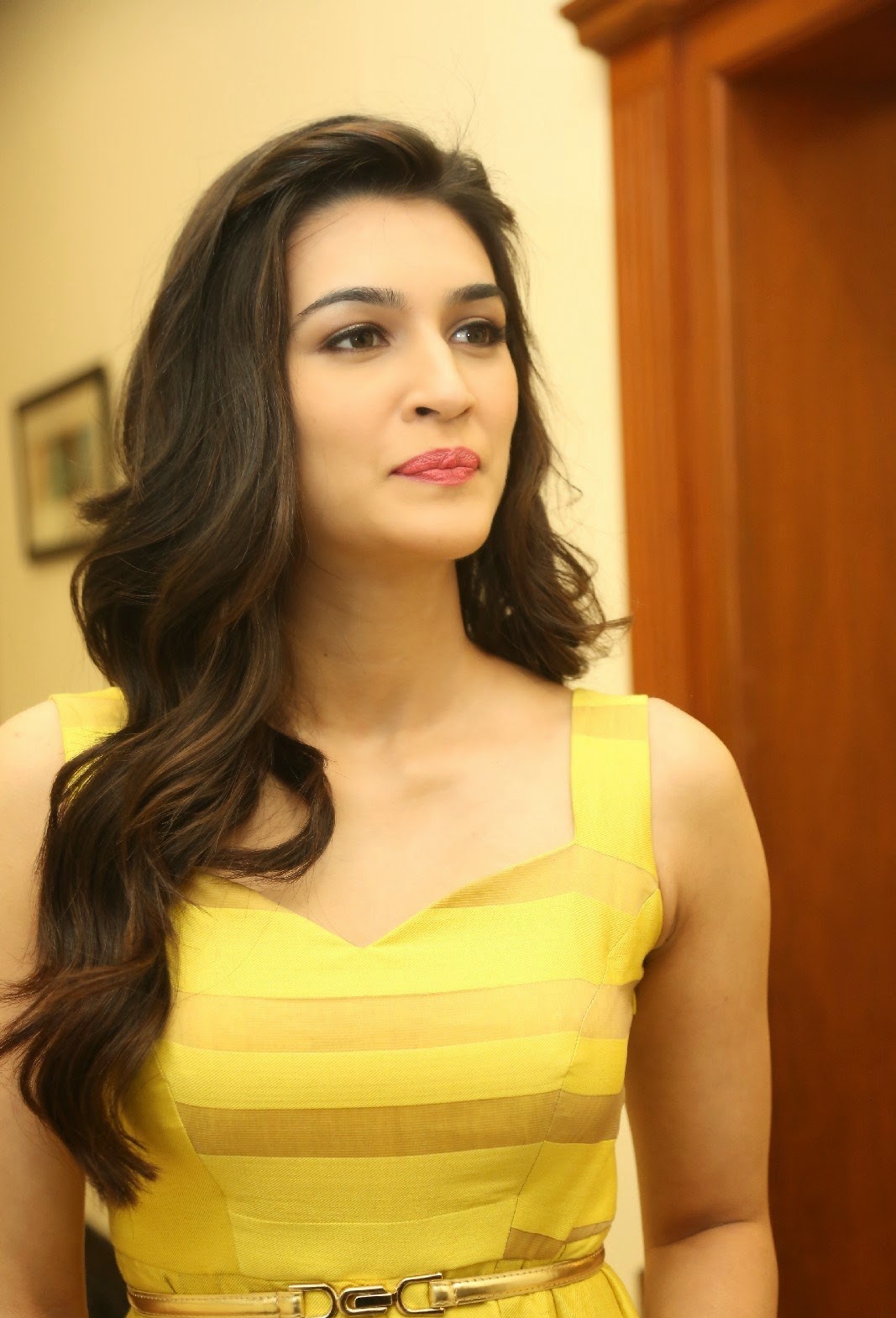 High Quality Bollywood Celebrity Pictures Kriti Sanon Looks Super Sexy At Telugu Film ‘dochey