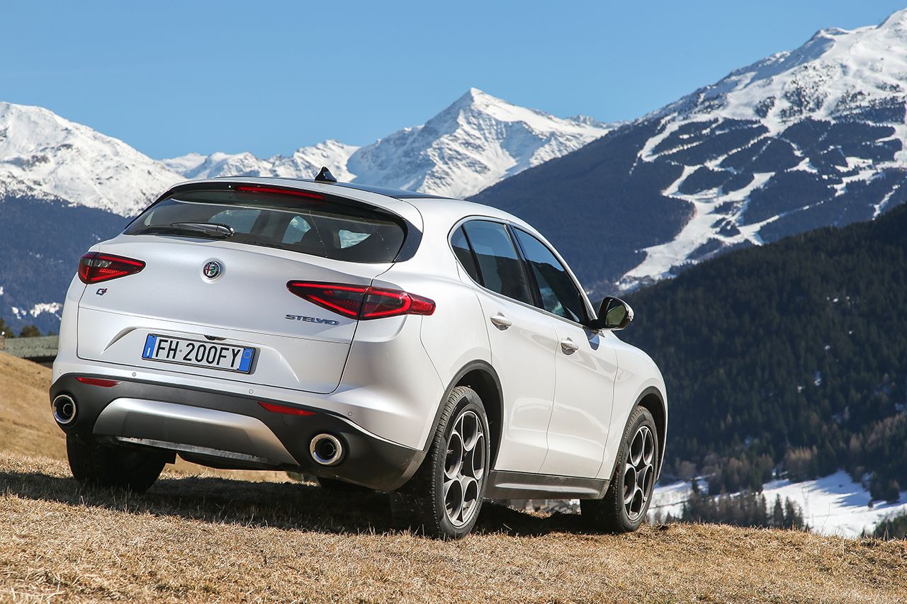 170227_Alfa-Romeo_Stelvio_06.jpg