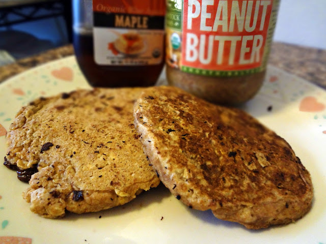 (HEALTHY) Chocolate Chip Cookie Pancakes (HEALTHY) Chocolate Chip Cookie Pancakes