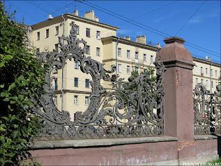Кованая ограда на проспекте Стачек