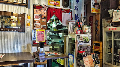 昭和な感じの店内