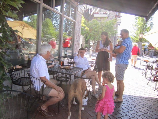 Mexico Daily Living: Downtown Lake Oswego