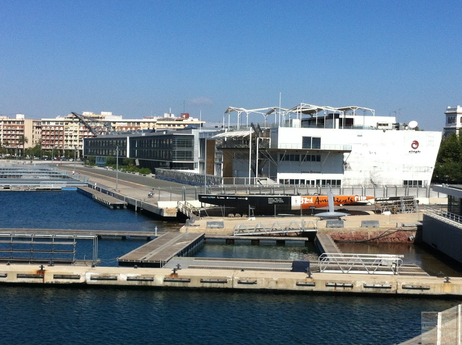 COMPOSITES Químicamente Composites en la Marina Real de Valencia, el