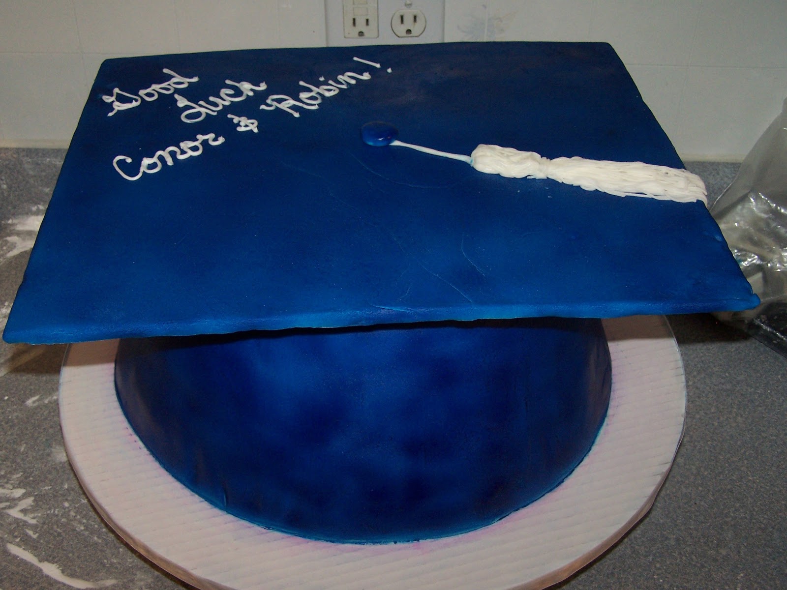 Edee's Custom Cakes Graduation Hat cake