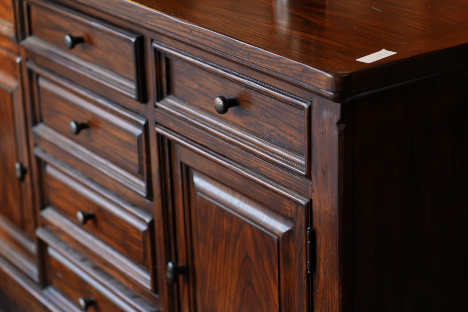 UHURU FURNITURE & COLLECTIBLES **SOLD** 32393 Eddie Bauer 18" x 36" x