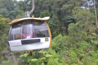 Kereta gantung menuju genting High Land Kereta gantung menuju genting High Land Tukang Jalan Jajan