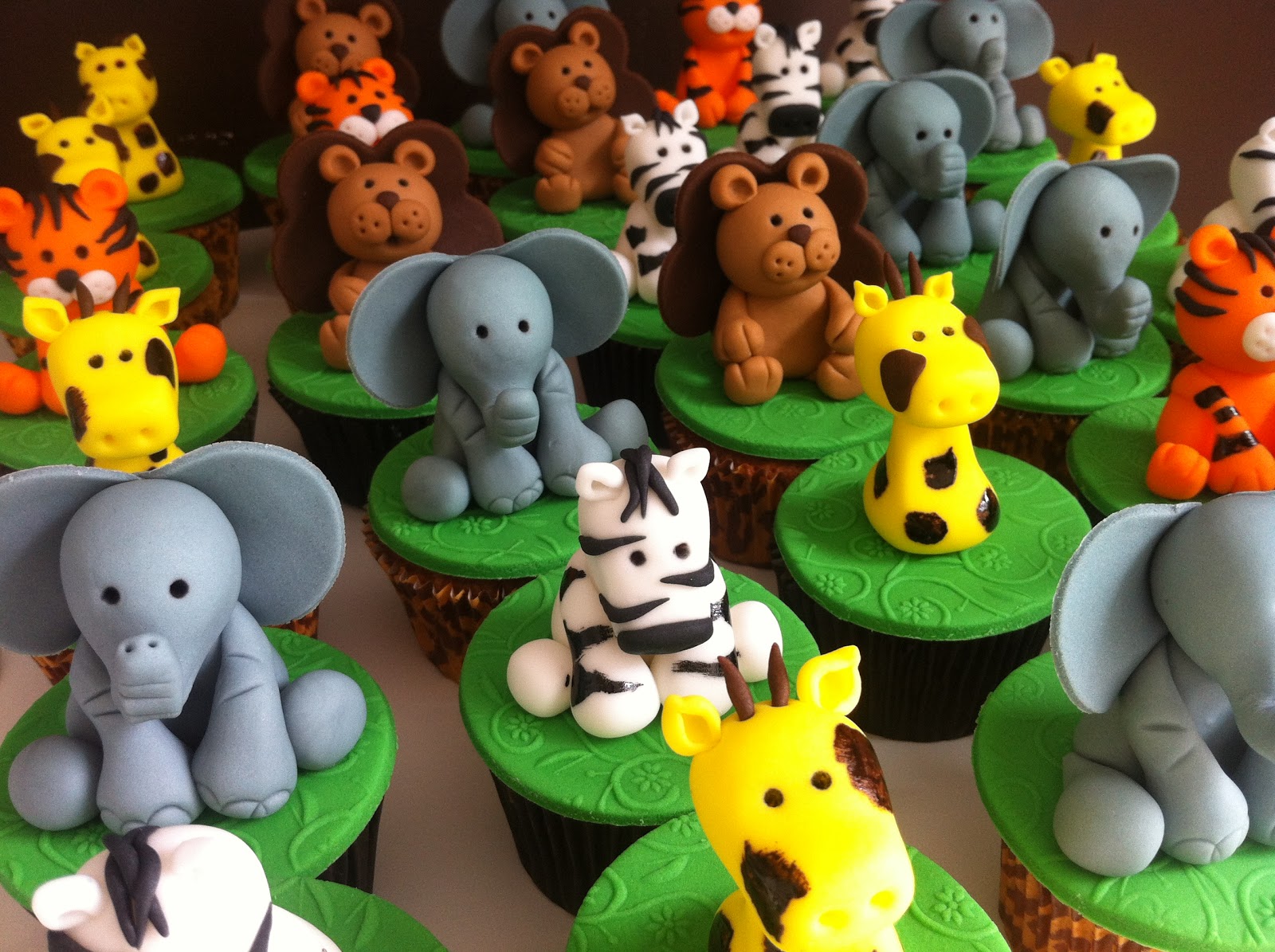 CAMILABRAO Cupcakes Safari