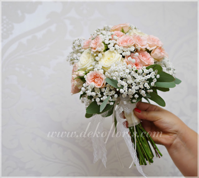 Romantyczny różowy bukiet ślubny z róż i gipsówki opolskie