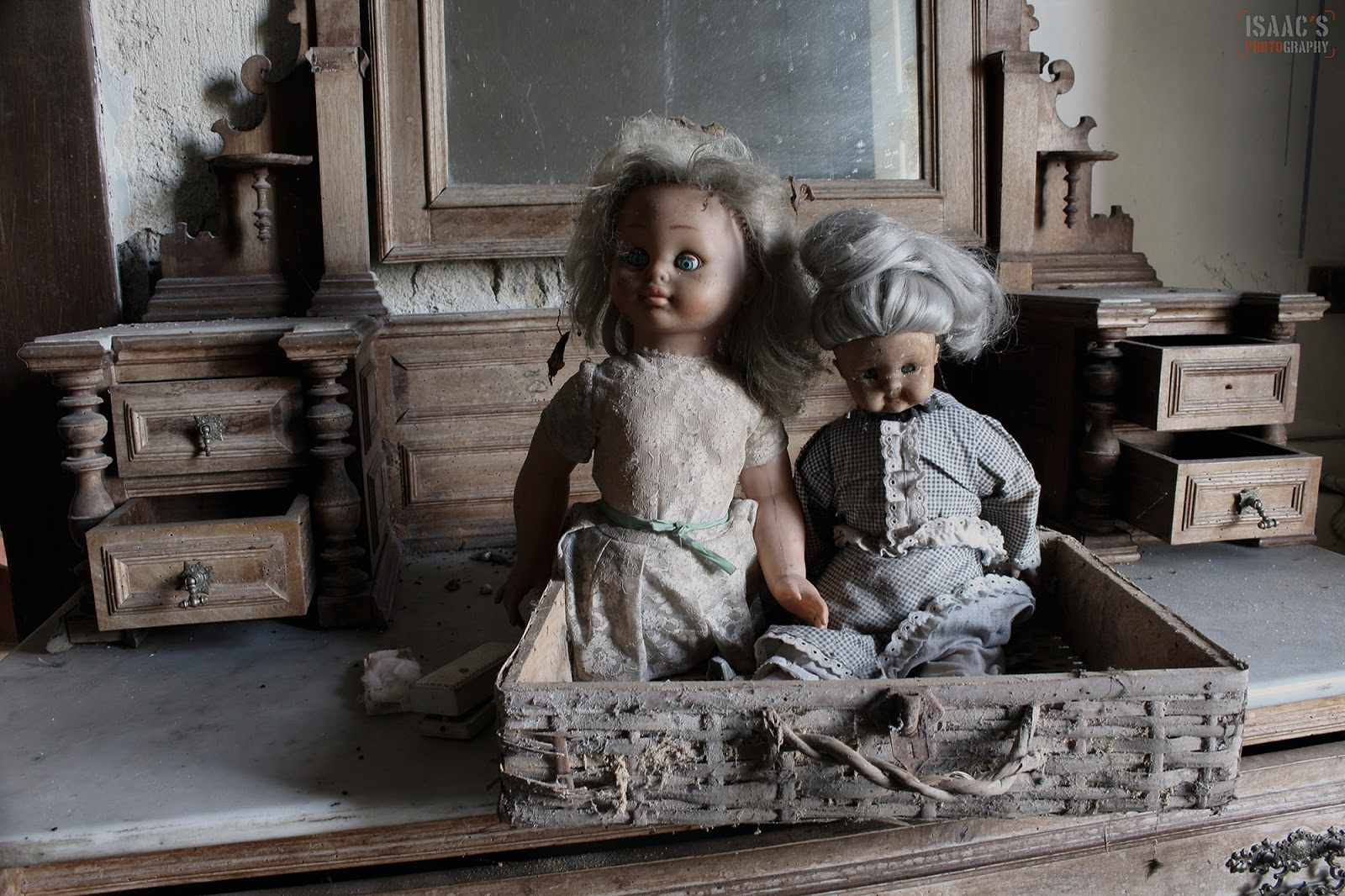 El Silencio del Abandono La Casa de las Muñecas