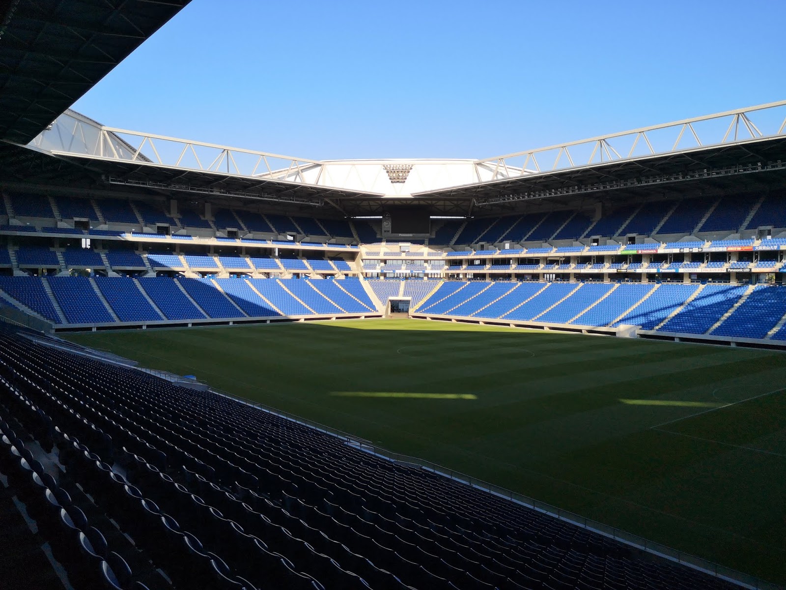 つづけるにっき 屋外サッカースタジアムの長軸の話
