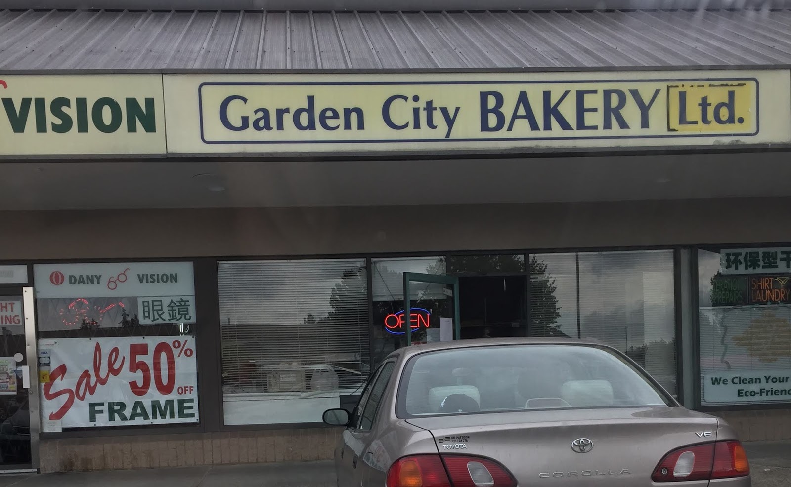 Mimi's Cake Tour Garden City Bakery